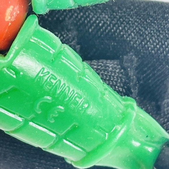 Vintage ROBIN 4.5” 1994 Black Cape Kenner Batman DC Comics Toy Action Figure - Picture 10 of 16